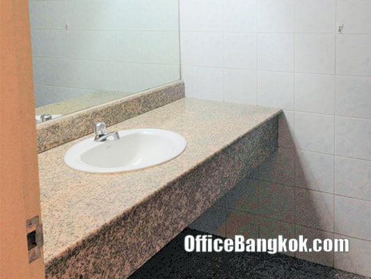 Rent Small Office on Ratchada close to Huai Khwang MRT Station