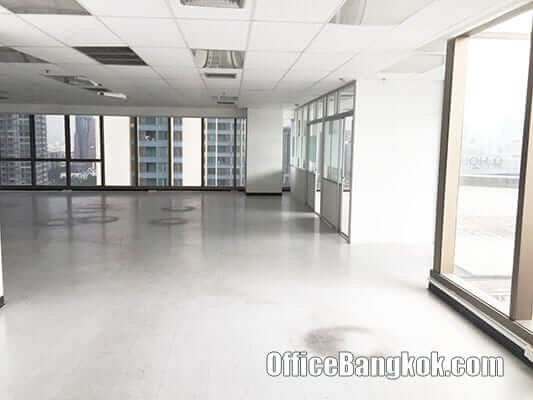 Office Space for Rent with Small Room on Asoke Area close to Phetchaburi MRT Station