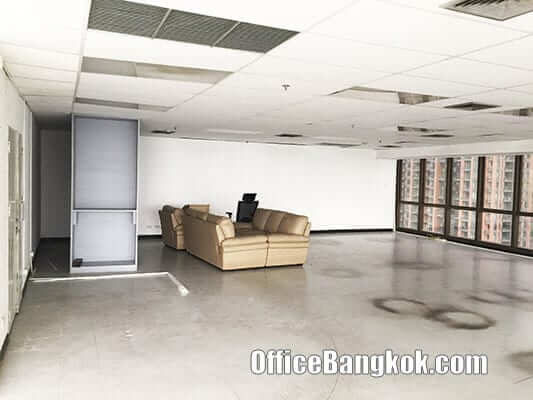 Office Space for Rent with Small Room on Asoke Area close to Phetchaburi MRT Station