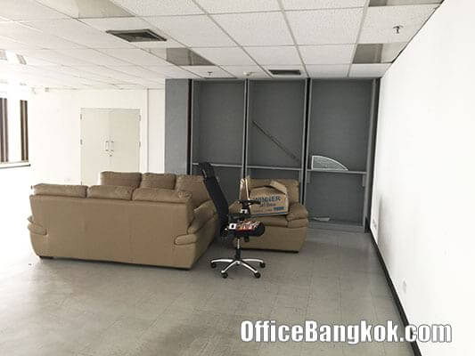 Office Space for Rent with Small Room on Asoke Area close to Phetchaburi MRT Station