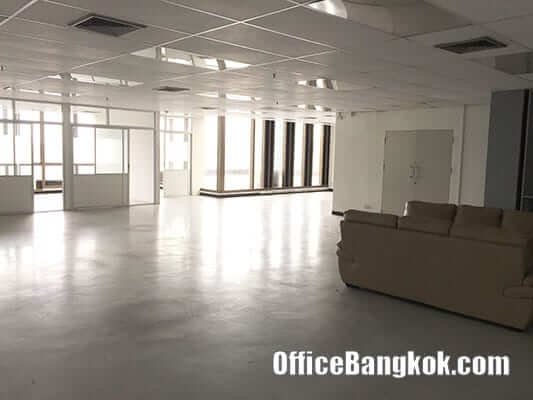Office Space for Rent with Small Room on Asoke Area close to Phetchaburi MRT Station