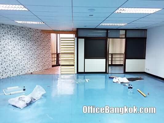 Small and Cheap Office Space with Partly Furinshed on Rama 4 nearby Hua Lamphong MRT Station