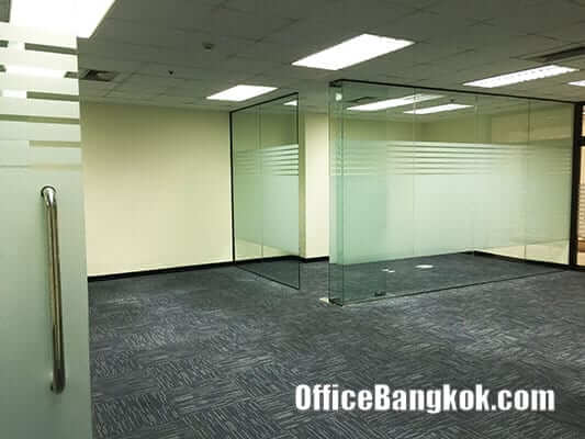 พื้นที่ออฟฟิศตกแต่งบางส่วนขนาดเล็กราคาถูกให้เช่า ทำเลอโศก