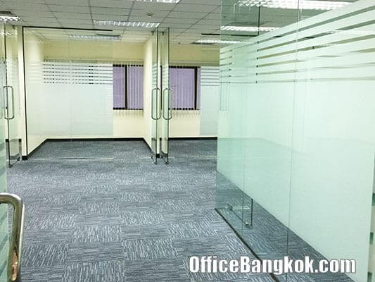พื้นที่ออฟฟิศตกแต่งบางส่วนขนาดเล็กราคาถูกให้เช่า ทำเลอโศก