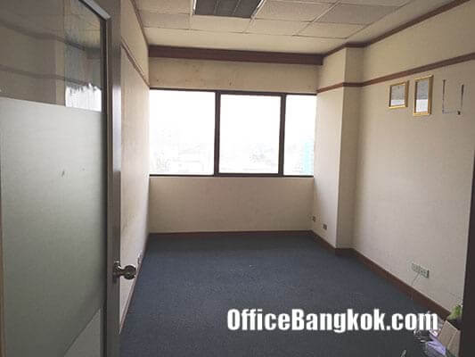 Small and Cheap Furnished Office Space for Rent on Asoke nearby Phetchaburi MRT Station