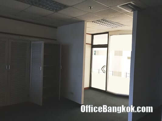 Small and Cheap Furnished Office Space for Rent on Asoke nearby Phetchaburi MRT Station