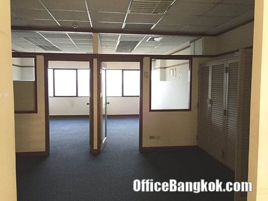 Small and Cheap Furnished Office Space for Rent on Asoke nearby Phetchaburi MRT Station