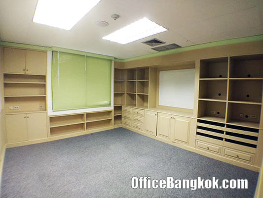 Rent Office with Partly Furnished on Rama 9 Road only 15 minute to Ramkhamhaeng Airport Rail Link Station