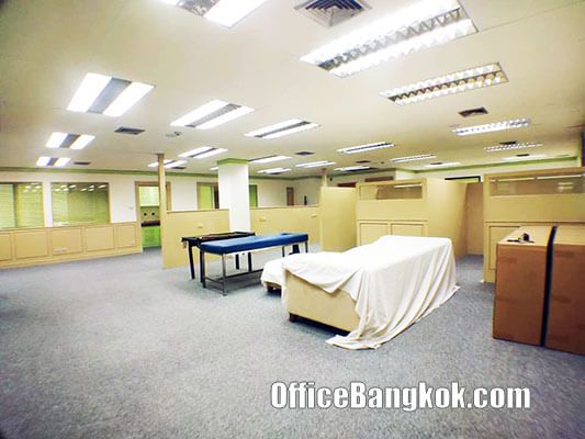 Rent Office with Partly Furnished on Rama 9 Road only 15 minute to Ramkhamhaeng Airport Rail Link Station