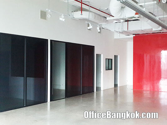 Rent Office on Sathorn with Partly Furnished only 10 minute walk to Chong Nonsi BTS Station