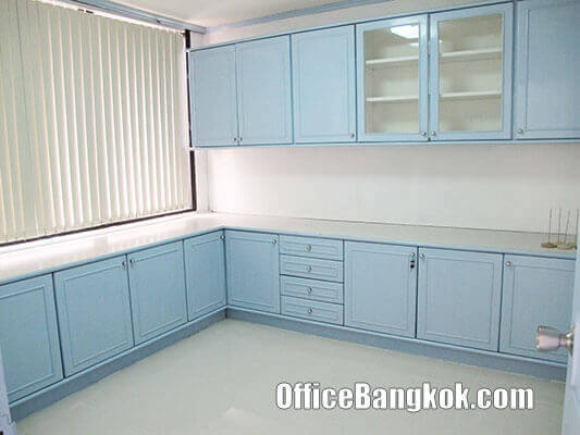 Cheap Office Space for Rent with Fully Furnished on Surawong