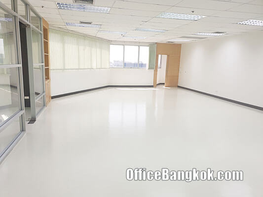 Rent Partly Furnished Office on Vibhavadi Road near Mo Chit (Chatuchak Park)