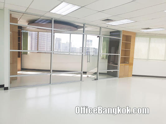 Rent Partly Furnished Office on Vibhavadi Road near Mo Chit (Chatuchak Park)