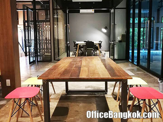 พื้นที่สำนักงานให้เช่าตกแต่งพร้อมอยู่บนถนนบรรทัดทอง