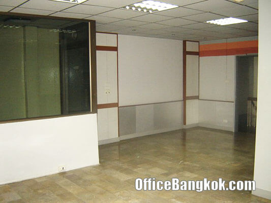 Small and Cheap Office Space for Rent on Sukhumvit 39 nearby Phrom Phong