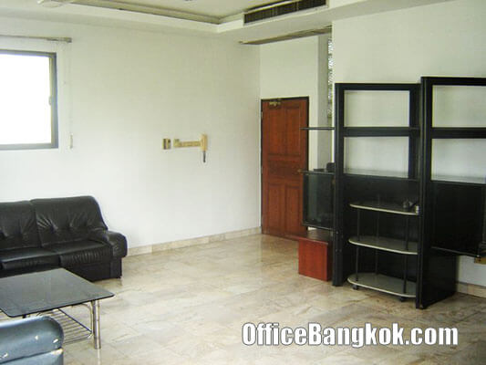 Small and Cheap Office Space for Rent on Sukhumvit 39 nearby Phrom Phong