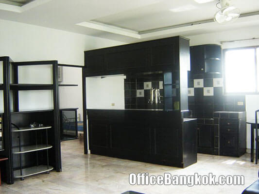 Small and Cheap Office Space for Rent on Sukhumvit 39 nearby Phrom Phong