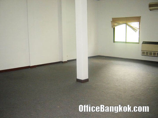 Small and Cheap Office Space for Rent on Sukhumvit 39 nearby Phrom Phong