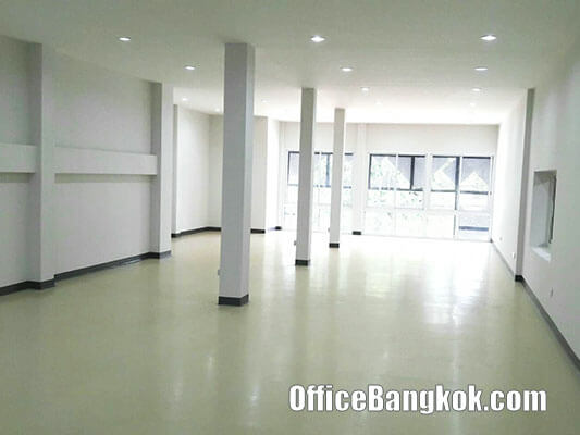 อาคารสำนักงานพร้อมโกดังให้เช่าบนถนนรามคำแหง ใกล้รถไฟฟ้า Airport Rail Link สถานีรามคำแหง