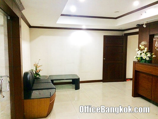 Cheap Office for rent with partly furnished at Skulthai Surawong Tower