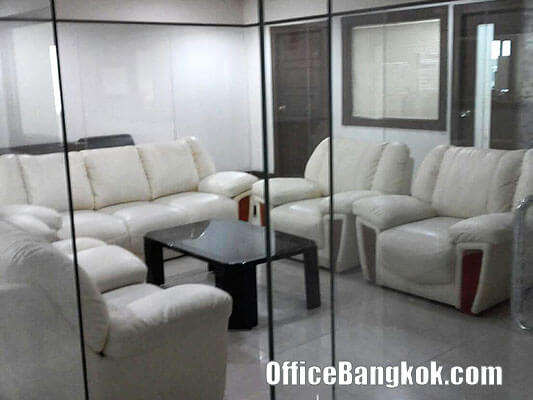 Cheap Office for rent with partly furnished at Skulthai Surawong Tower