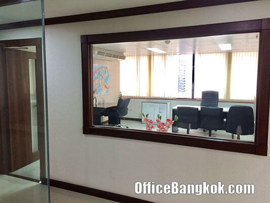 Cheap Office for rent with partly furnished at Skulthai Surawong Tower