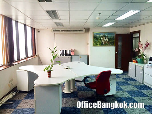 Cheap Office for rent with partly furnished at Skulthai Surawong Tower