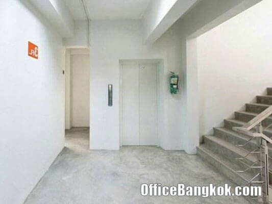 Stand Alone Office Building 4 Storey on Ratchadapisek for Rent near Thailand Cultural Centre MRT station