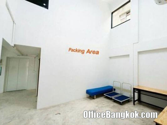 Stand Alone Office Building 4 Storey on Ratchadapisek for Rent near Thailand Cultural Centre MRT station