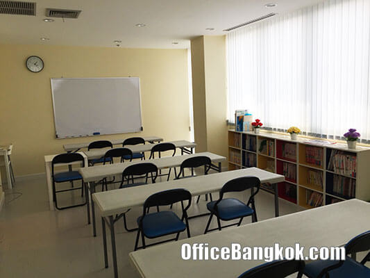 School for rent in Office Building Sukhumvit Area can work 7 days 24 hours with toilet inside.