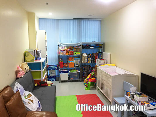 School for rent in Office Building Sukhumvit Area can work 7 days 24 hours with toilet inside.