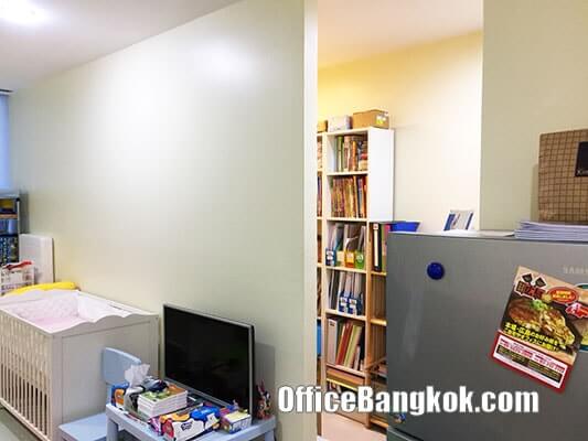 School for rent in Office Building Sukhumvit Area can work 7 days 24 hours with toilet inside.