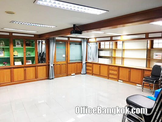 Office Building for Sale on Phahon Yothin Road close to BTS Station