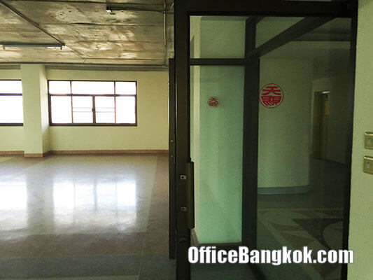 Office Building for sale near MRT Suthisarn Station