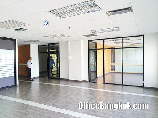 Office for Rent with Partly Furnished on Asoke Space 190 Sqm Close to Phetchaburi MRT Station