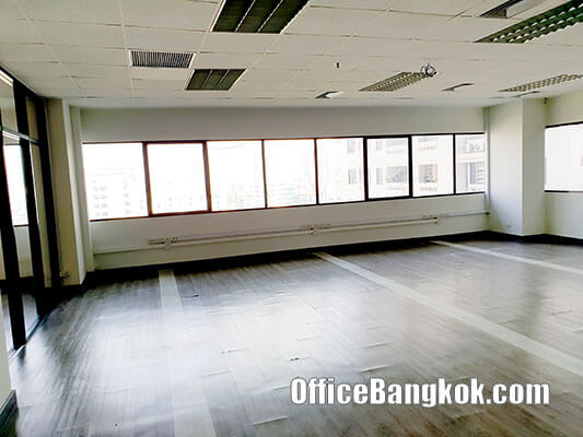 Office for Rent with Partly Furnished on Asoke Space 190 Sqm Close to Phetchaburi MRT Station