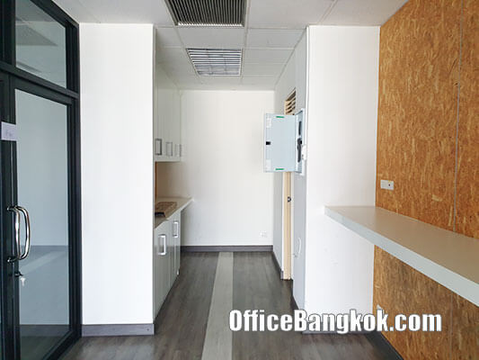 Office for Rent with Partly Furnished on Asoke Space 190 Sqm Close to Phetchaburi MRT Station