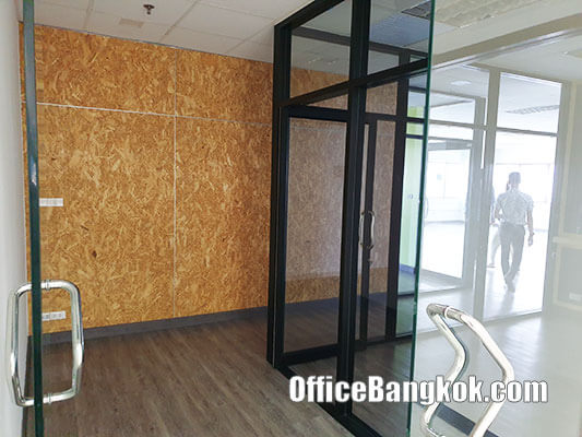 Office for Rent with Partly Furnished on Asoke Space 190 Sqm Close to Phetchaburi MRT Station