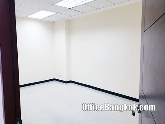 Partly Furnished Office For Rent On Asoke Space 60 Sqm Close To Phetchaburi MRT Station