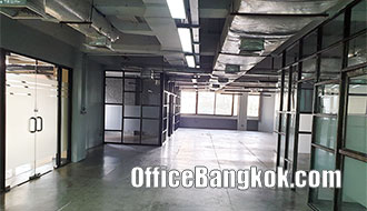เช่าออฟฟิศตกแต่งแล้วราคาถูก พื้นที่ 245 ตรม ทำเลอโศก ติดรถไฟฟ้า MRT สถานีเพชรบุรี