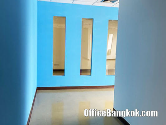 Rent Office with Partly Furnished Size 100 Sqm Close to Asoke BTS Station