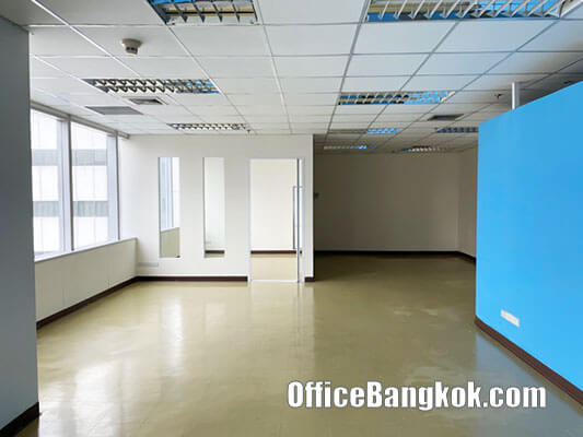 Rent Office with Partly Furnished Size 100 Sqm Close to Asoke BTS Station