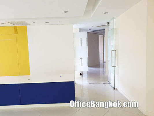 Rent Office With Partly Furnished on Asoke Space 157 Sqm Close to Phetchaburi MRT Station