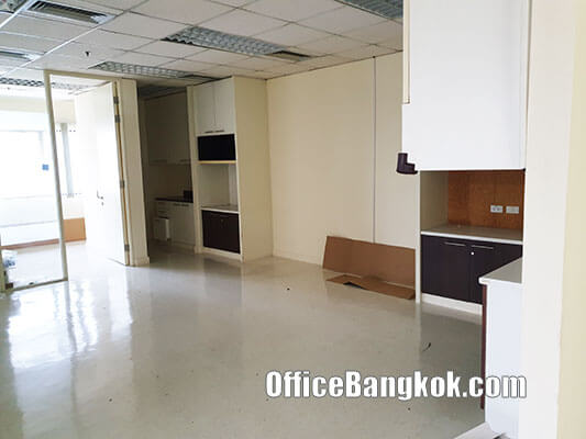 Rent Office With Partly Furnished on Asoke Space 157 Sqm Close to Phetchaburi MRT Station