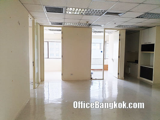 Rent Office With Partly Furnished on Asoke Space 157 Sqm Close to Phetchaburi MRT Station