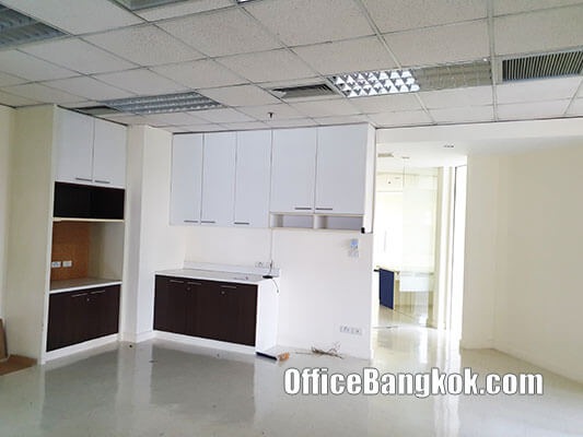 Rent Office With Partly Furnished on Asoke Space 157 Sqm Close to Phetchaburi MRT Station