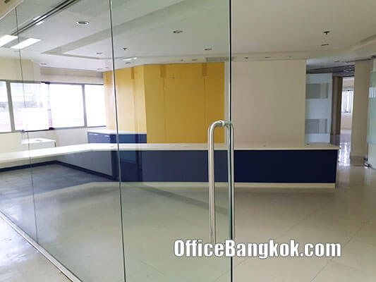 Rent Office With Partly Furnished on Asoke Space 157 Sqm Close to Phetchaburi MRT Station