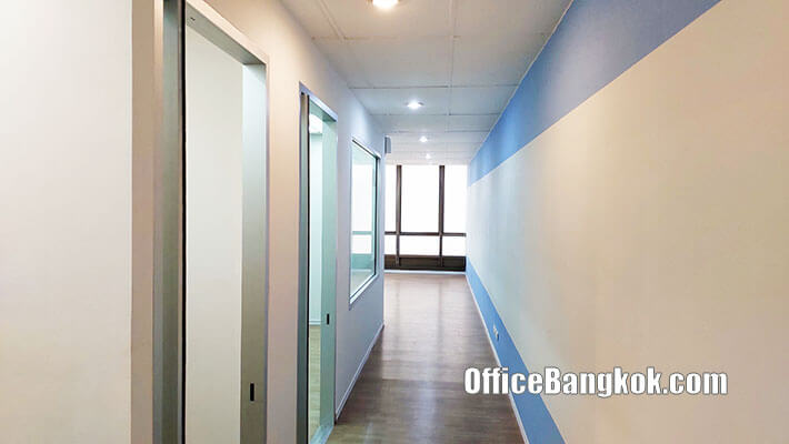 Rent Office With Partly Furnished On Asoke Space 50 Sqm Close to Phetchaburi MRT Station