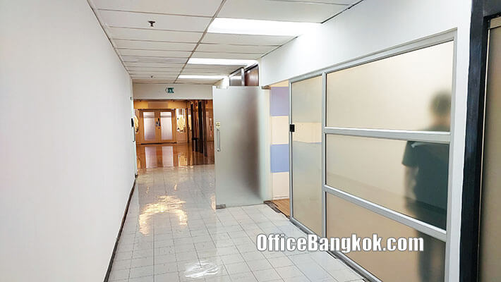 Rent Office With Partly Furnished On Asoke Space 50 Sqm Close to Phetchaburi MRT Station