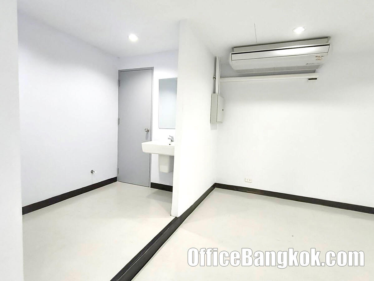 เช่าสำนักงานพื้นที่ 56 ตรม ทำเลอโศก ติดรถไฟฟ้า MRT สถานีเพชรบุรี เช่าสำนักงานพื้นที่ 56 ตรม ทำเลอโศก ติดรถไฟฟ้า MRT สถานีเพชรบุรี